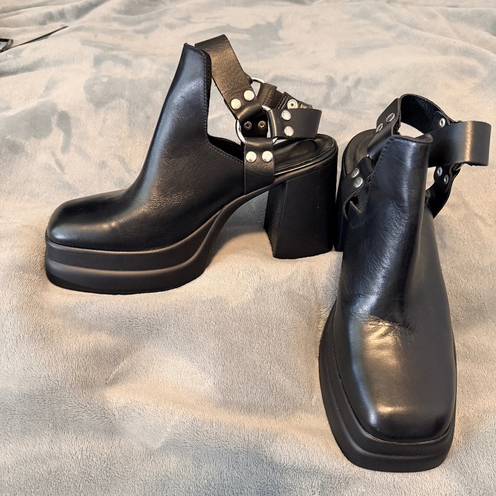 Free People Hybrid Harness Mule Platform in black